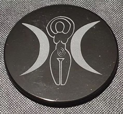 The Espejo de Obsidiana: A Tool for Astral Projection in Wicca
